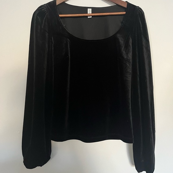 Gentle Fawn Tops - Gentle Fawn Velvet Top Black Women’s Small
